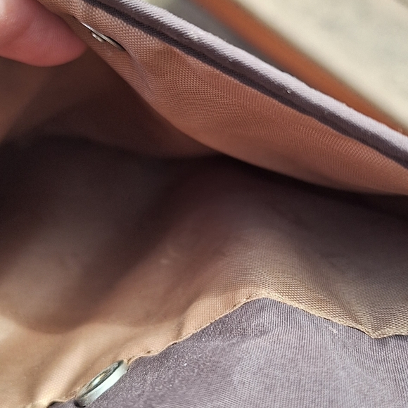 Like new Lug Crossbody. Medium Size - Picture 8 of 10